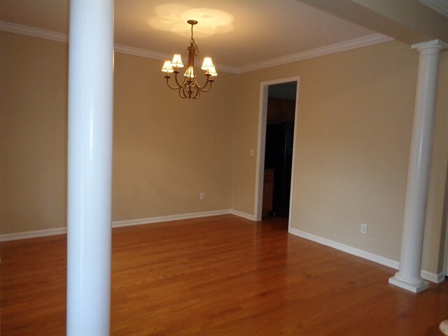 Foto del edificio - 100 Pearson Pl