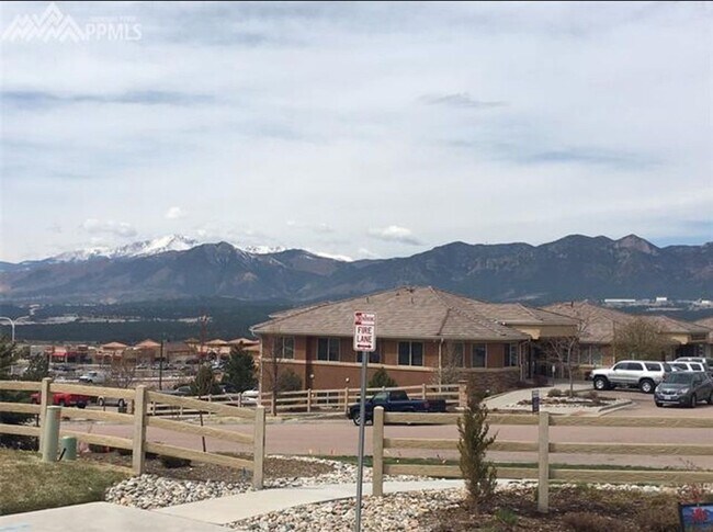 Foto del edificio - Northgate Fully Furnished 3 Bed with Hot Tub near AFA