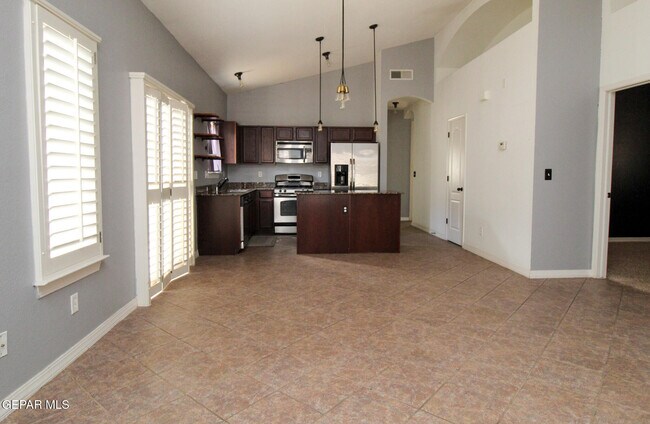 Foto del edificio - 2209 Honour Point Pl