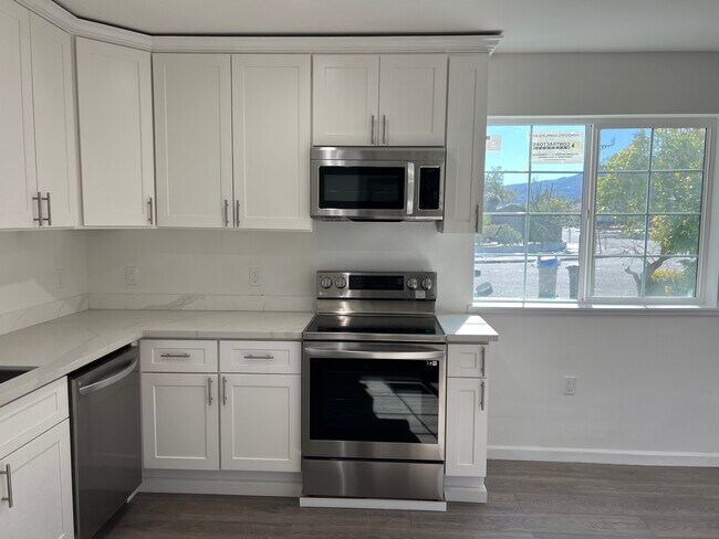 Building Photo - 1417-2 Bouret Dr