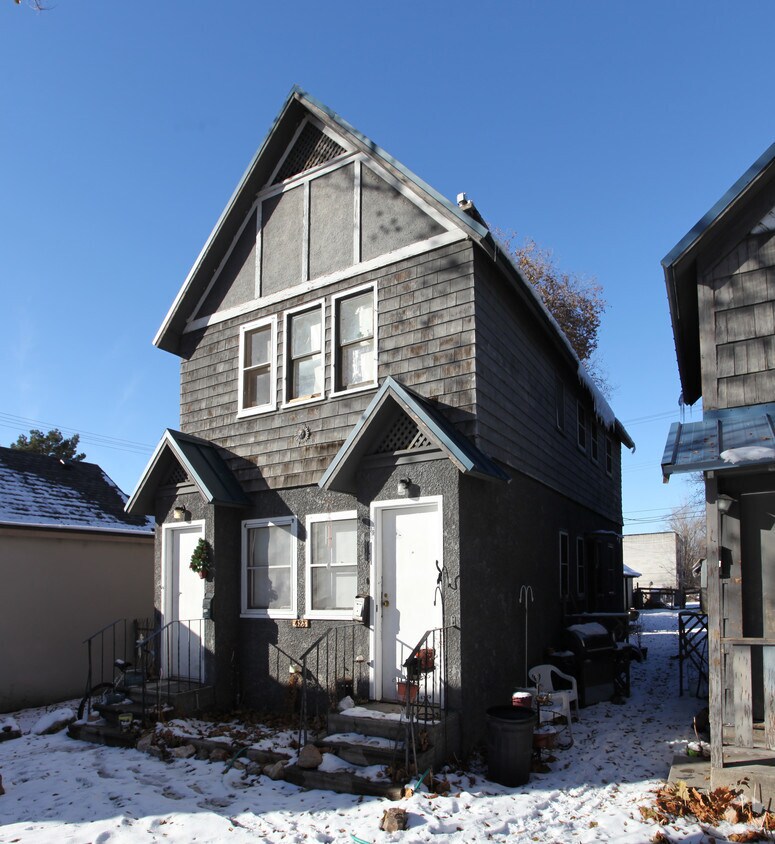 Building Photo - 421-423 S 13th St