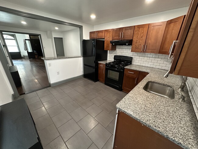 Building Photo - 1250 N 29th St