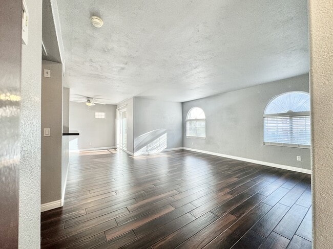 Building Photo - 9325 W Desert Inn Rd