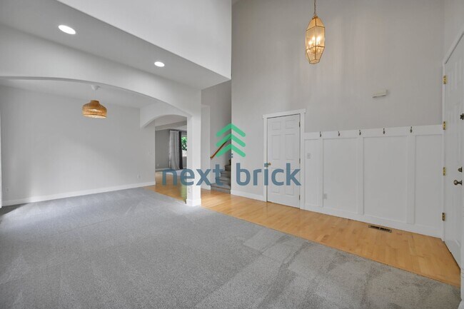 Building Photo - Spacious 5-Bed Home in Lynnwood with 2.5 Baths – Your Ideal Family Retreat!