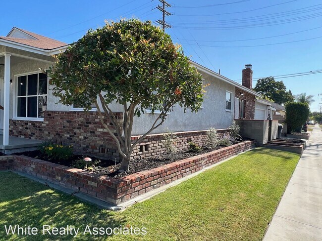 Foto del edificio - 2 br, 1 bath House - 4502 Dunrobin Ave.