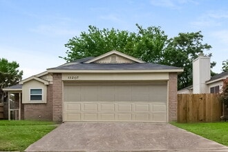 Building Photo - 13207 Pebblewalk Cir S