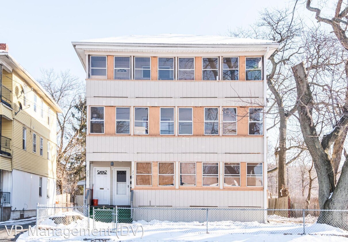 Primary Photo - 3 br, 1 bath Apartment - 229-231 Meadow St