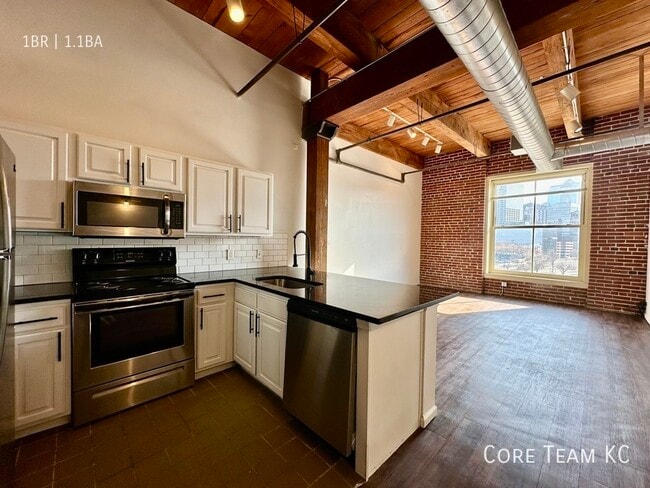 Building Photo - 202 W 5th St