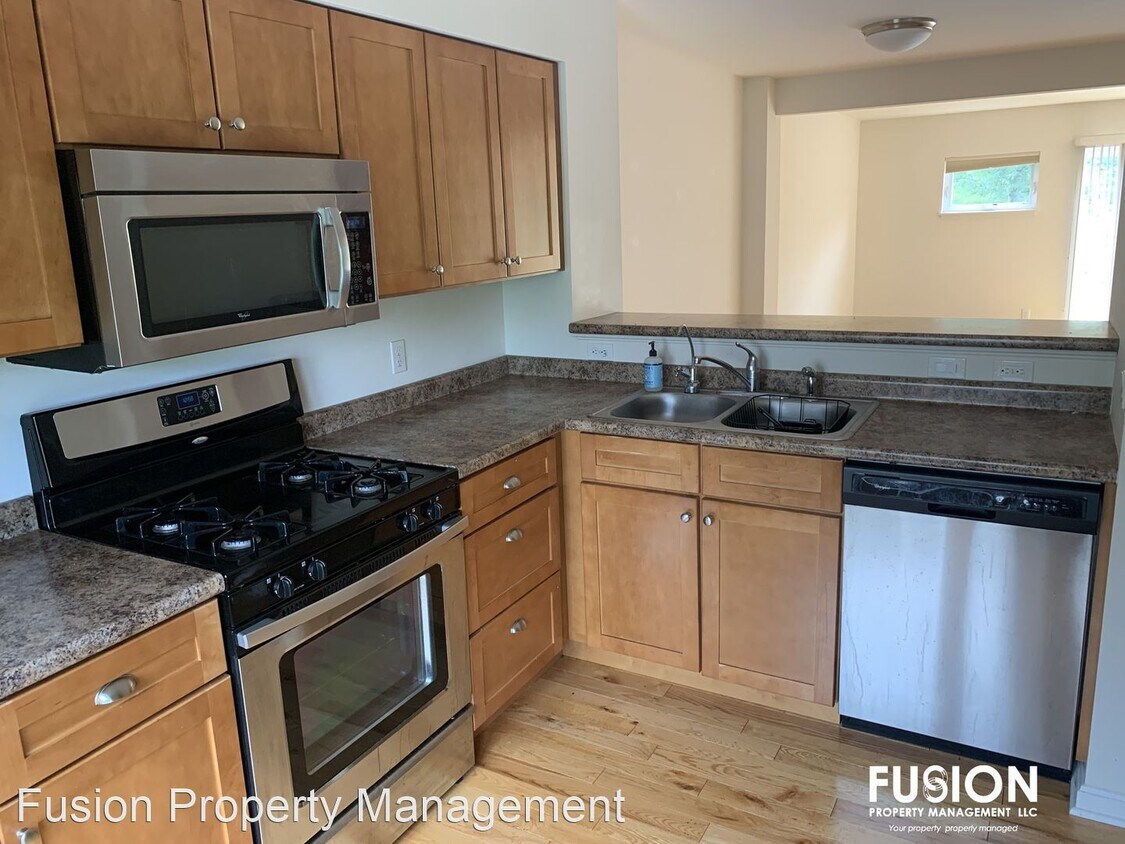Primary Photo - 3 br, 2.5 bath House - 68 Finch Court