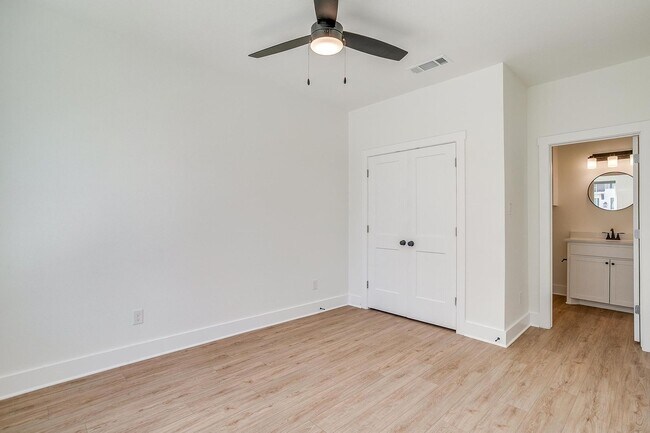 Building Photo - 2333 Benbrook Blvd