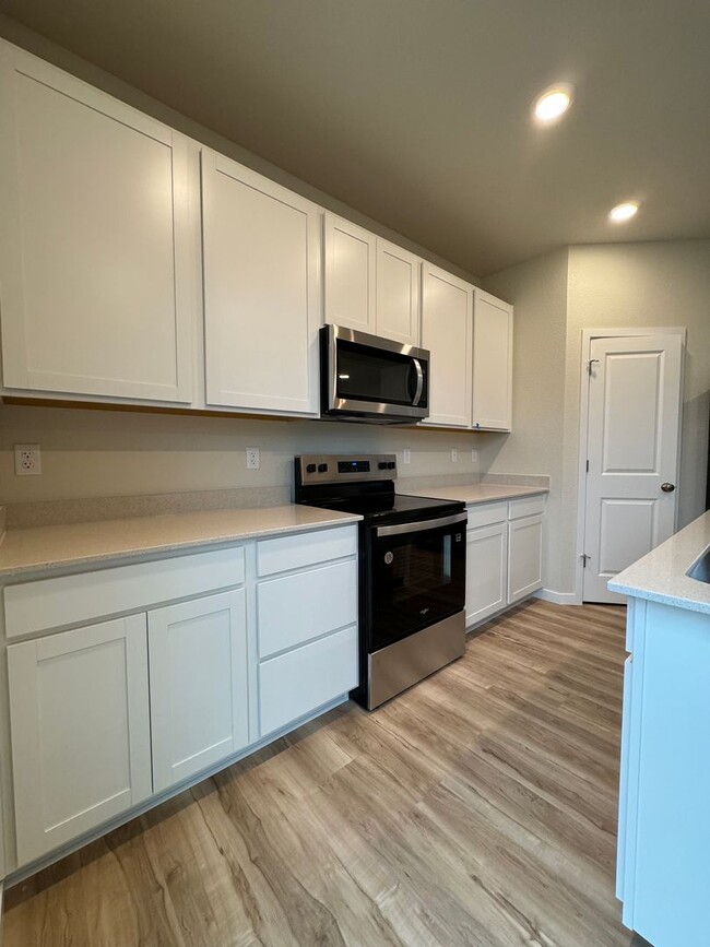 Building Photo - Brand New, Beautiful House in Timnath Lakes!