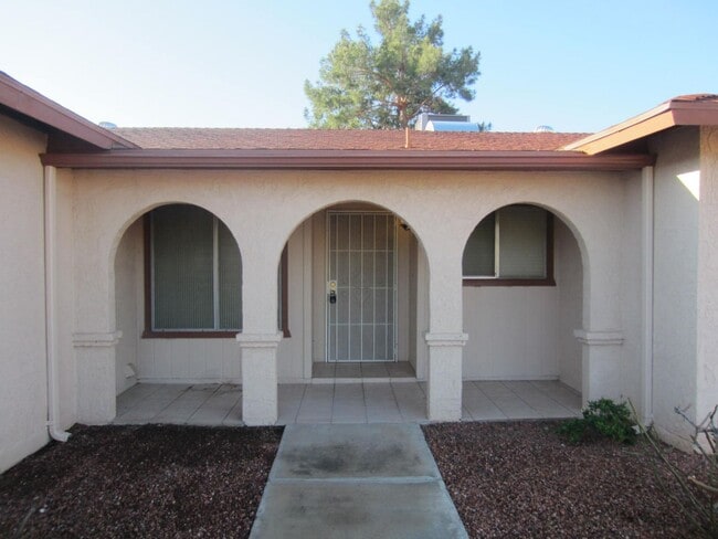 Building Photo - Garden Dr