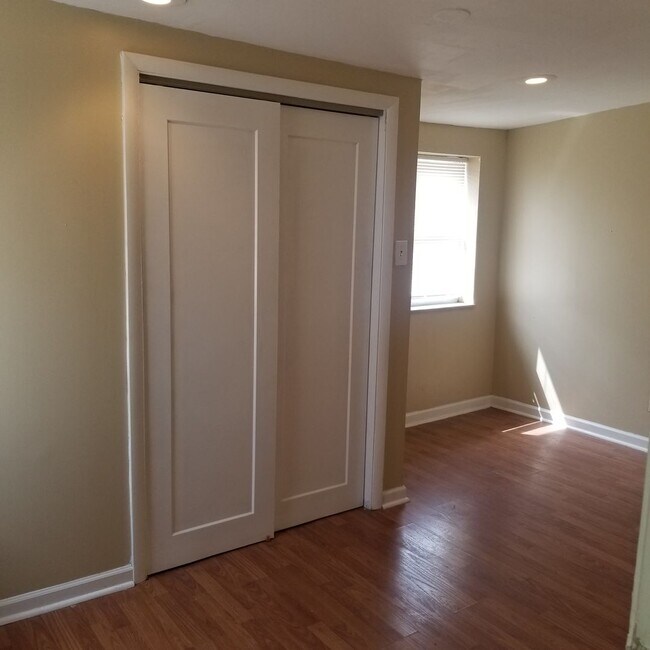 Foto del edificio - 1846 S 12th St