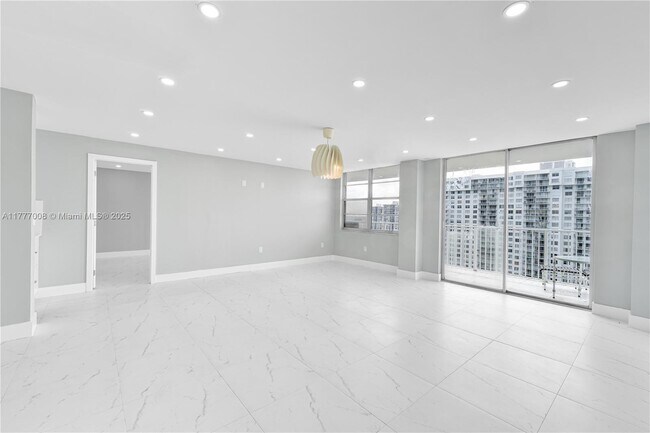 Foto del edificio - 2851 NE 183rd St