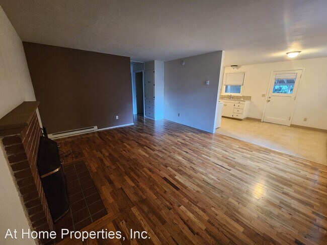 Foto del edificio - 2 br, 1 bath House - 1800 NW Grant Ave