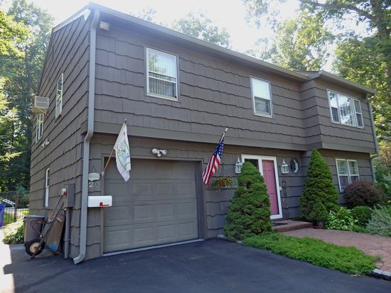 Primary Photo - 28 Powder Horn Rd