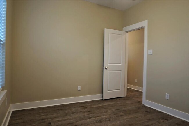 Building Photo - 3609 Leafy Pass