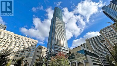 Building Photo - 386-4386 Yonge St