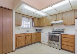 Building Photo - 985 Wadsworth Rd