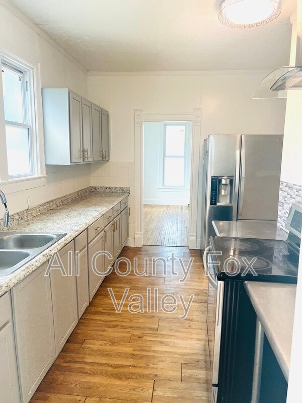 Foto del edificio - 717 Logan Ave