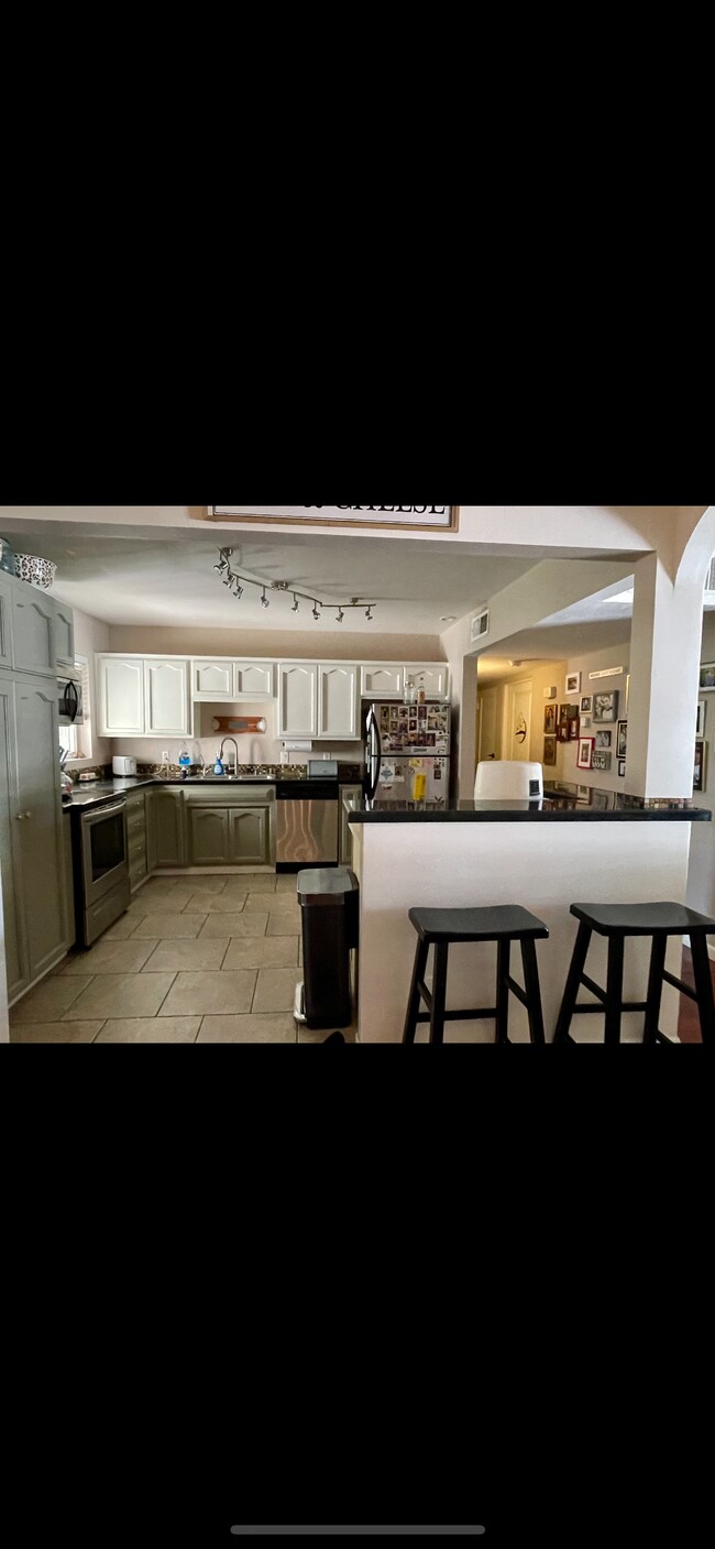 Building Photo - 2138 Utah St NE