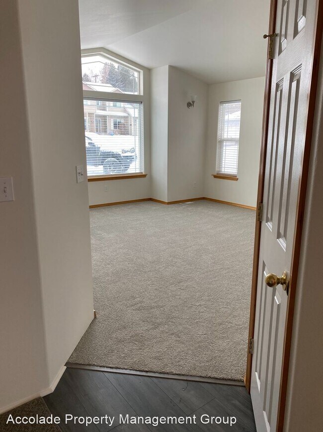 Foto del edificio - 3 br, 2 bath House - 917 Crestview Ct