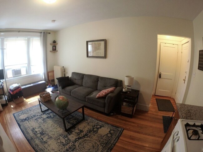 Building Photo - One Bedroom with Heat on GL-B Comm Ave Bri...