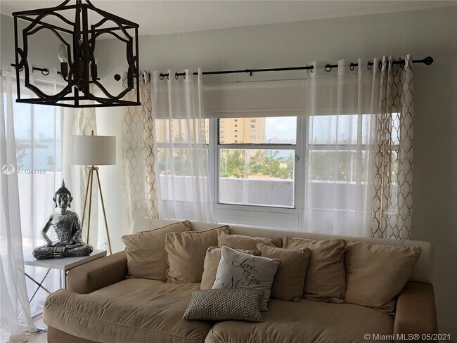 Foto del edificio - 1650 NE 115th St