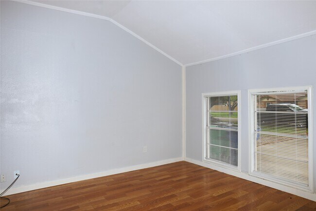 Foto del edificio - 617 Hurst Pl