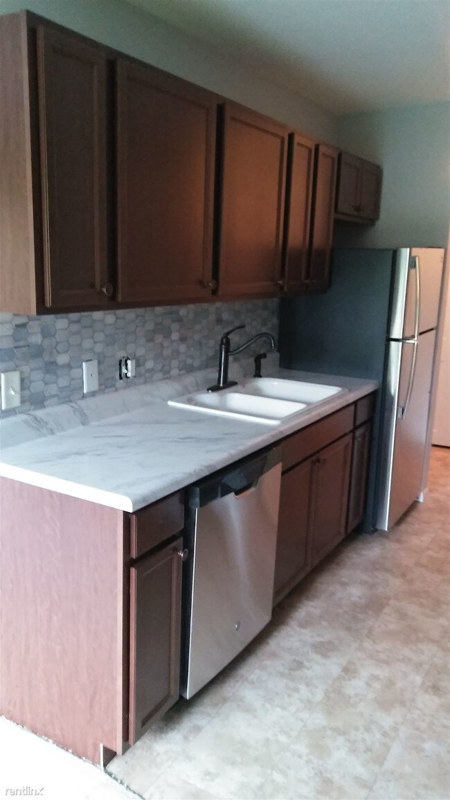 Building Photo - 1 br, 1 bath Condo - 1605 Maple Ter Unit 2B
