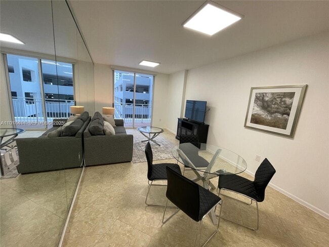 Building Photo - 185 SE 14th Terrace