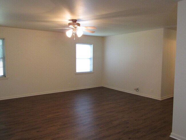 Foto del edificio - ***342 SW D Street***