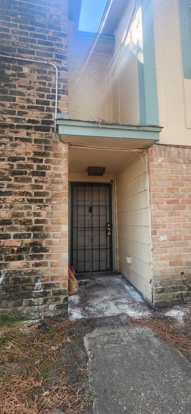 Building Photo - 12307 W Village Dr