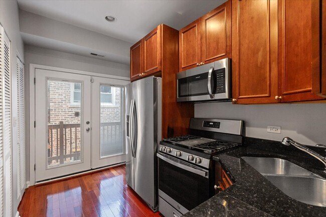 Foto del edificio - 1360 W Greenleaf Ave