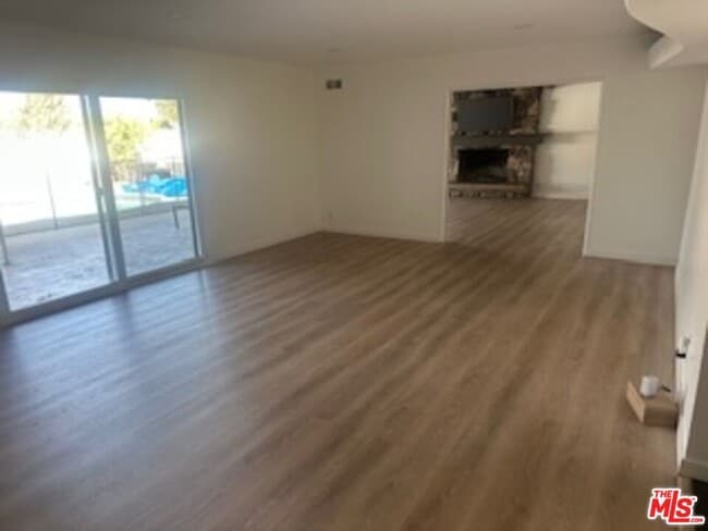 Building Photo - 4445 Don Zarembo Dr