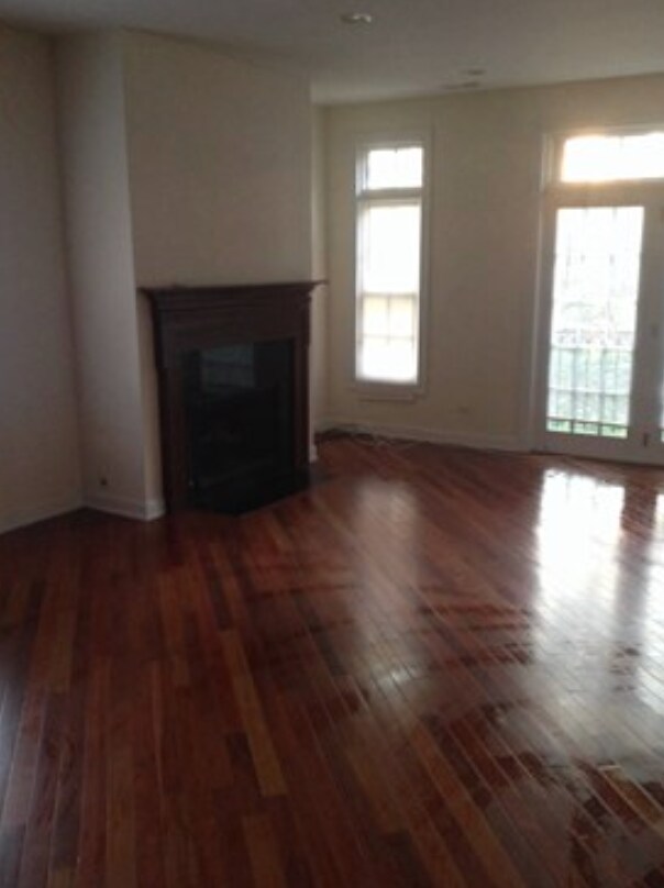Building Photo - 3114 N Racine Ave