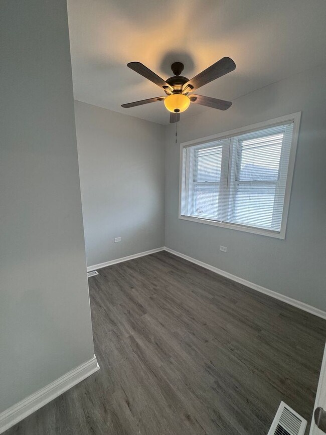 Building Photo - Newly Renovated 5-bed 2-bath - In Washingt...