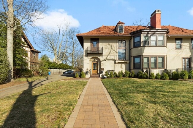 Building Photo - 661 Prospect St