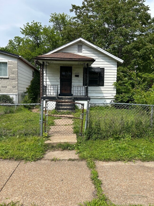 Building Photo - 5919 Sherry Ave