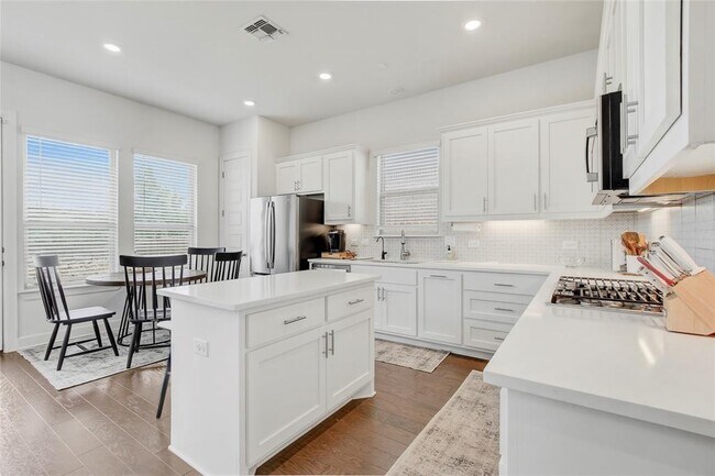 Foto del edificio - 2714 Sebring Cir