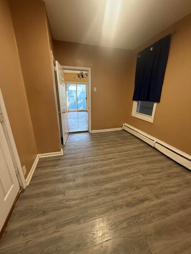 Foto del edificio - 290 Ege Ave