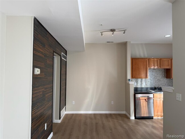 Building Photo - 575 Summerfield Dr