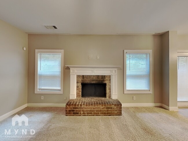 Building Photo - 400 Louise Way