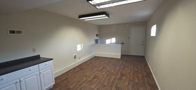 Building Photo - West Side Charmer! 1 bed, 1 bath- All Utilities & Lawn Care Included!