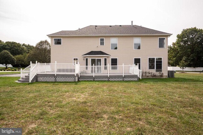 Building Photo - 27 Samantha Dr