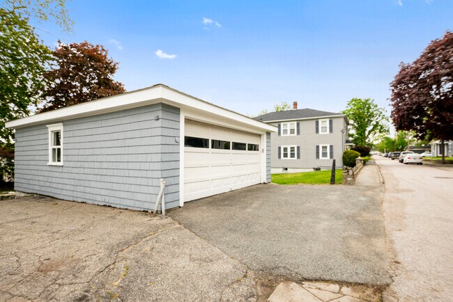 Foto del edificio - 5 Goulart Ave