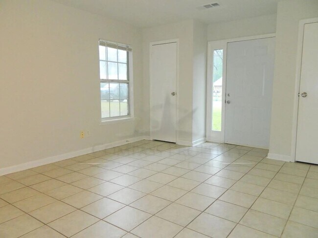 Foto del edificio - 541 Timber Ridge Ct