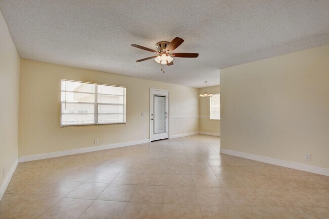 Building Photo - 127 Burgundy B