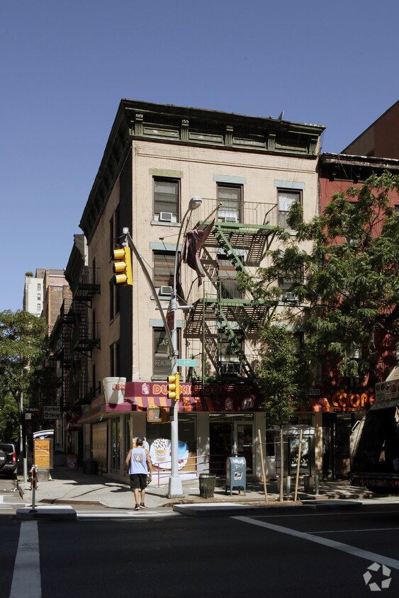 Foto del edificio - 361 First Ave