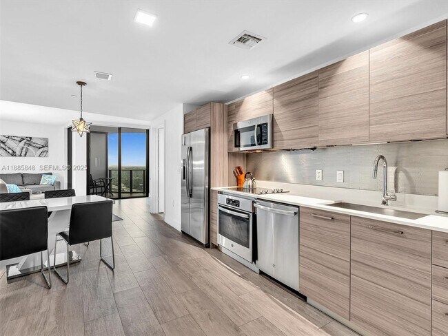 Foto del edificio - 121 NE 34th St